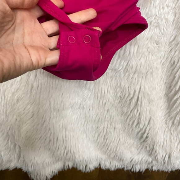 Aritzia Babaton Contour Ruched Bodysuit Ruched bodysuit Leon NWT! - Picture 5 of 6